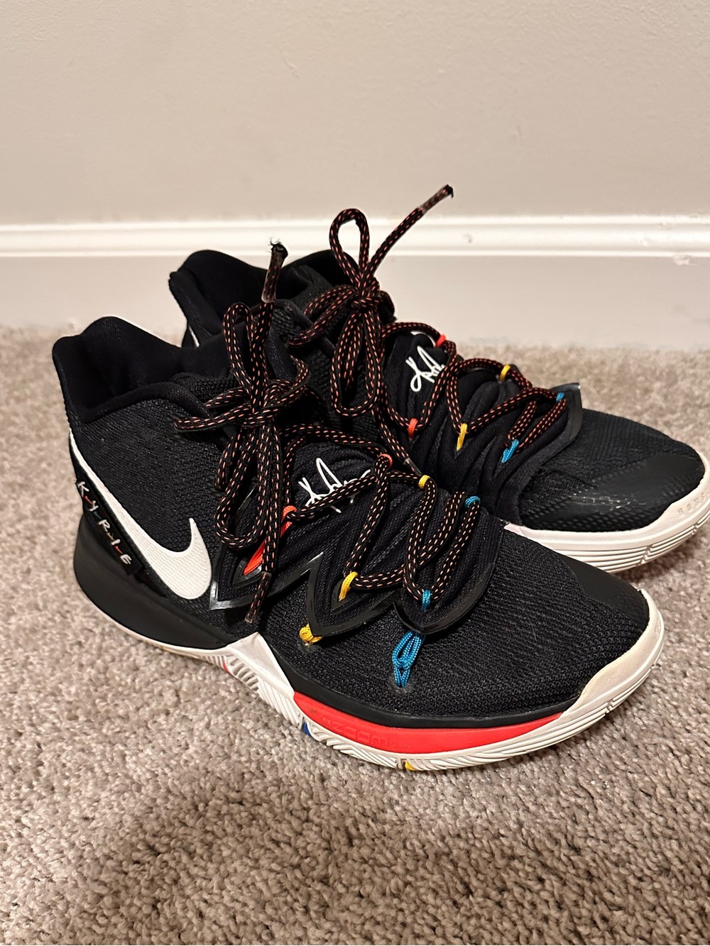 Nike Kyrie 5 Friends Edition